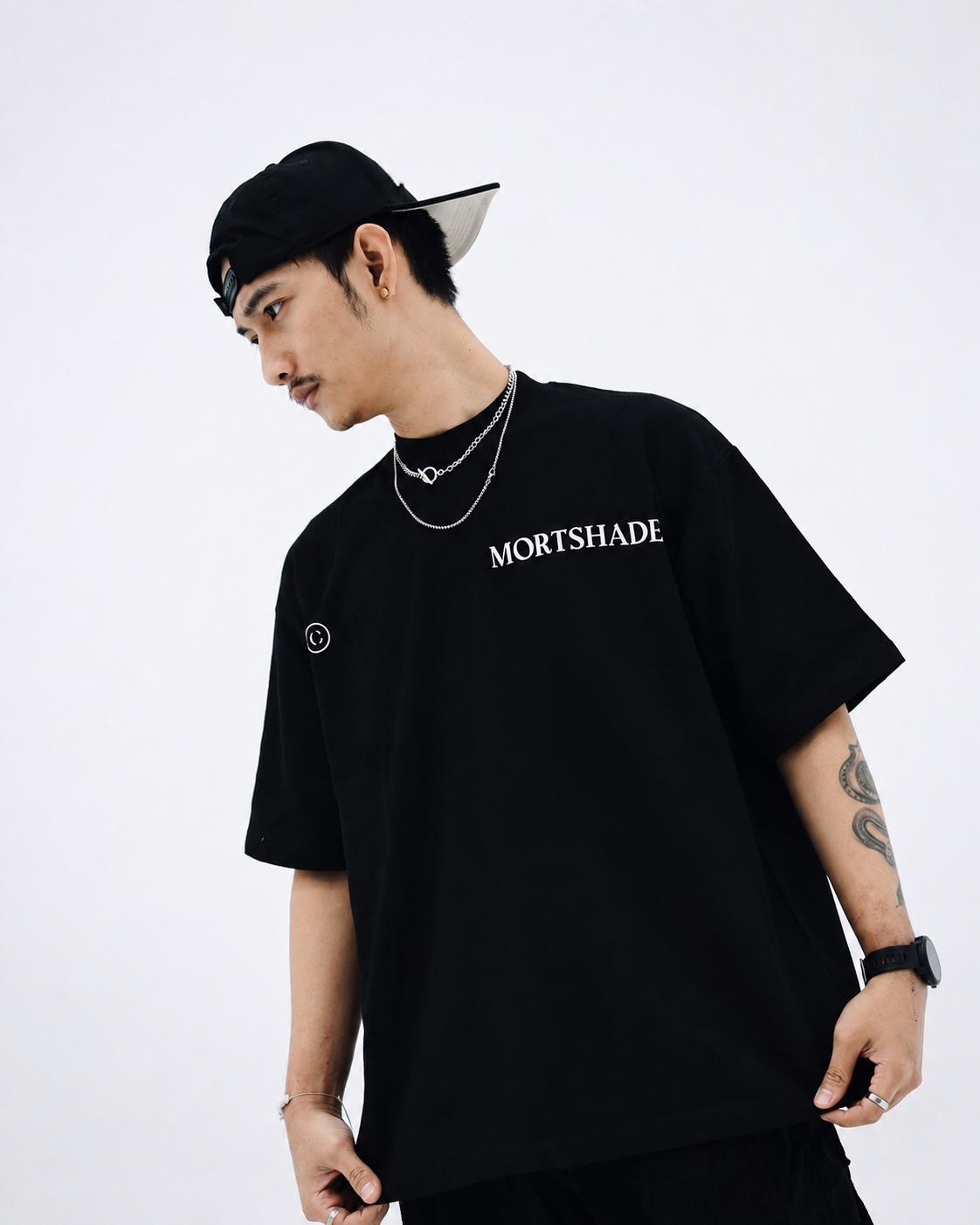Mortshade clean black t-shirt look